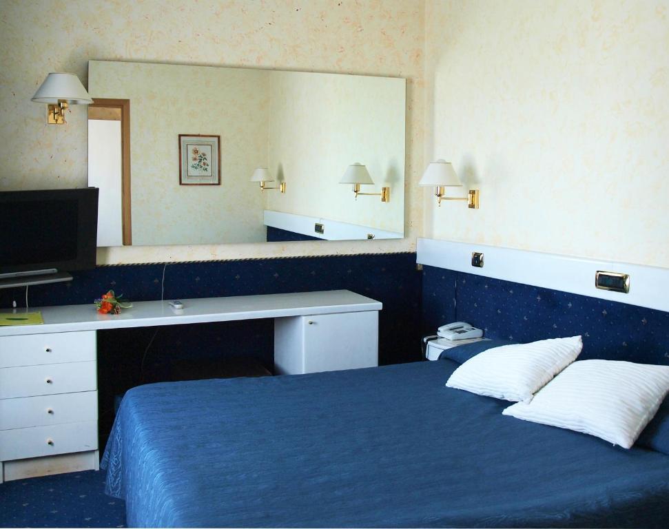 Eurohotel Пьяченца Номер фото