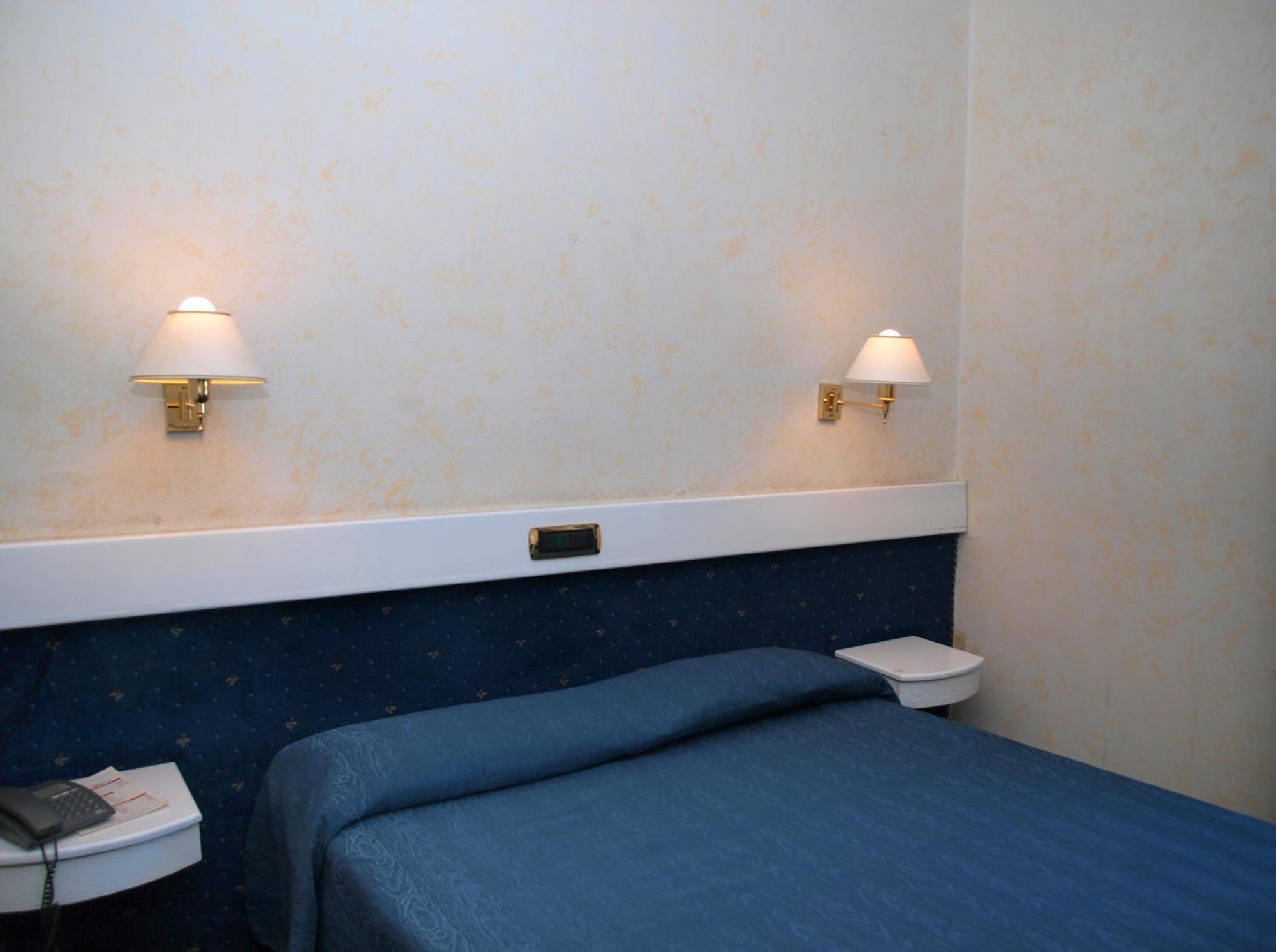 Eurohotel Пьяченца Экстерьер фото