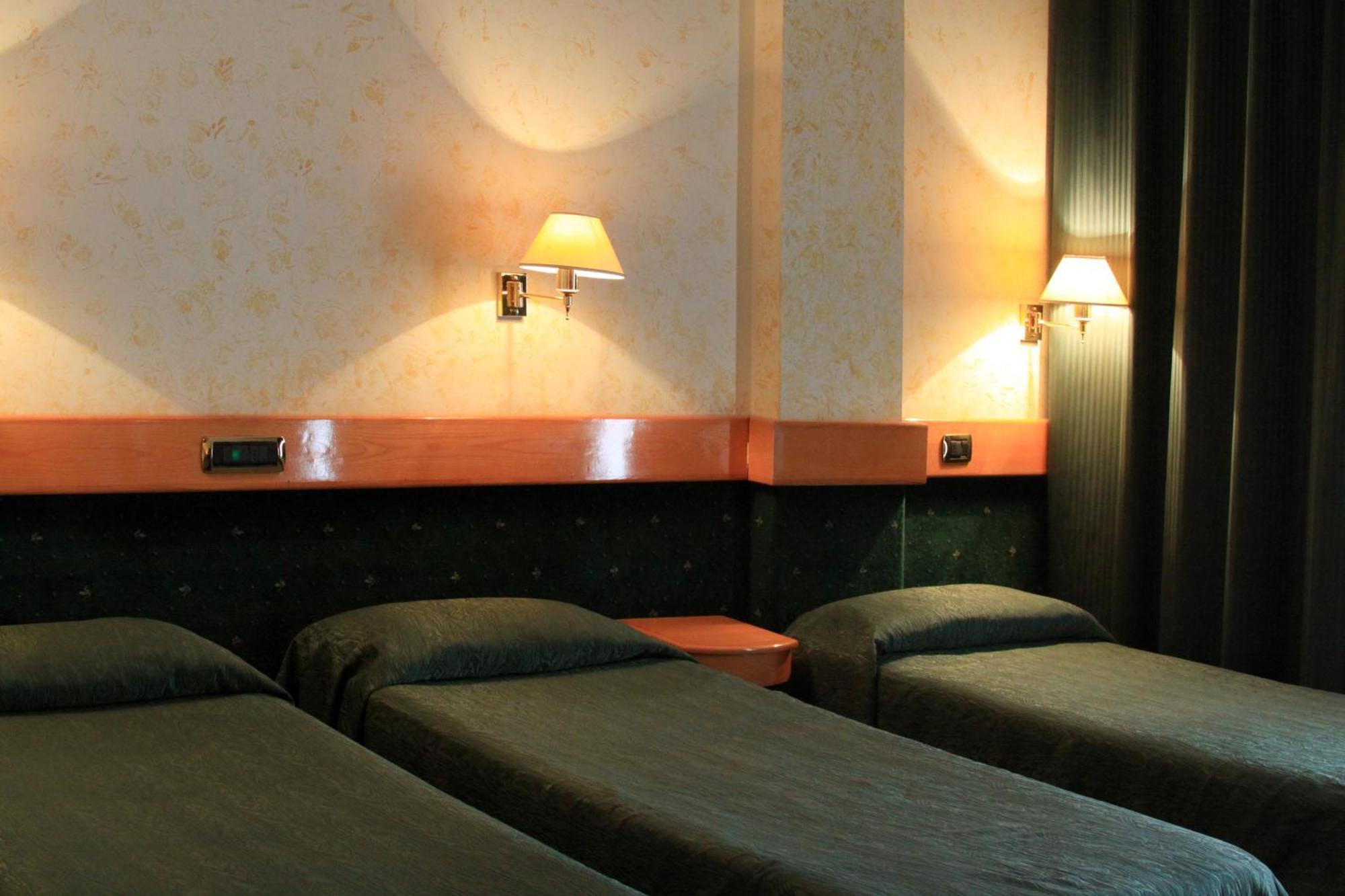 Eurohotel Пьяченца Экстерьер фото