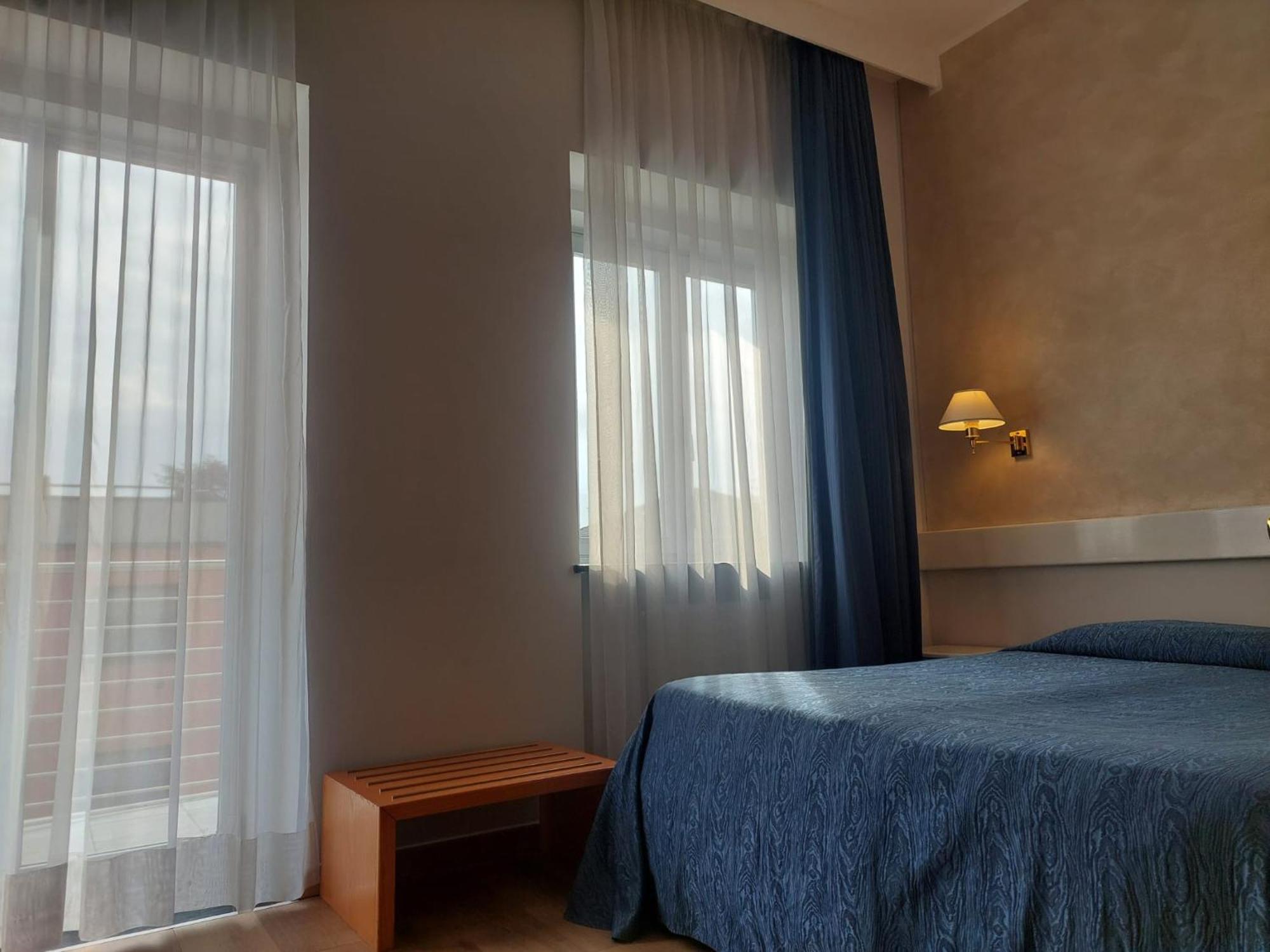 Eurohotel Пьяченца Экстерьер фото