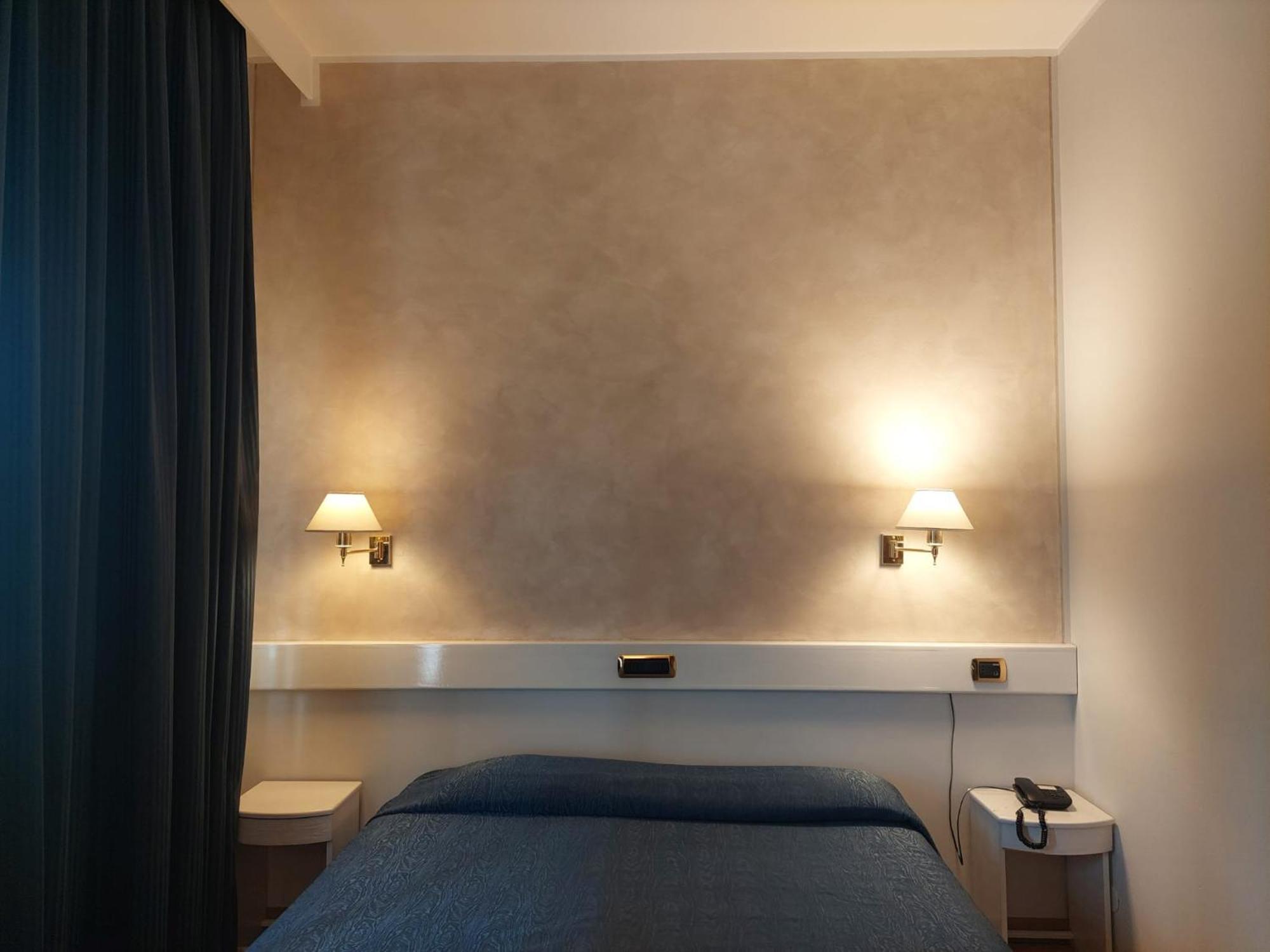 Eurohotel Пьяченца Экстерьер фото